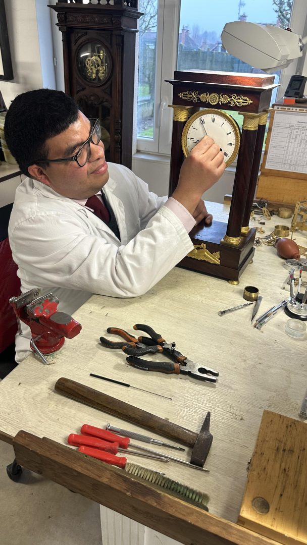 Julien Demonchy Atelier dHorlogerie Demonchy a Dainville